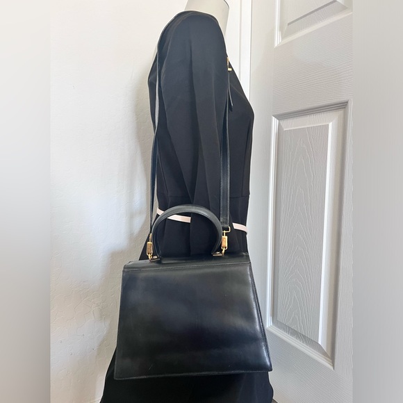 Salvatore Ferragamo Gancini 2 Way Shoulder HandBag Sought After Bag - Picture 4 of 9